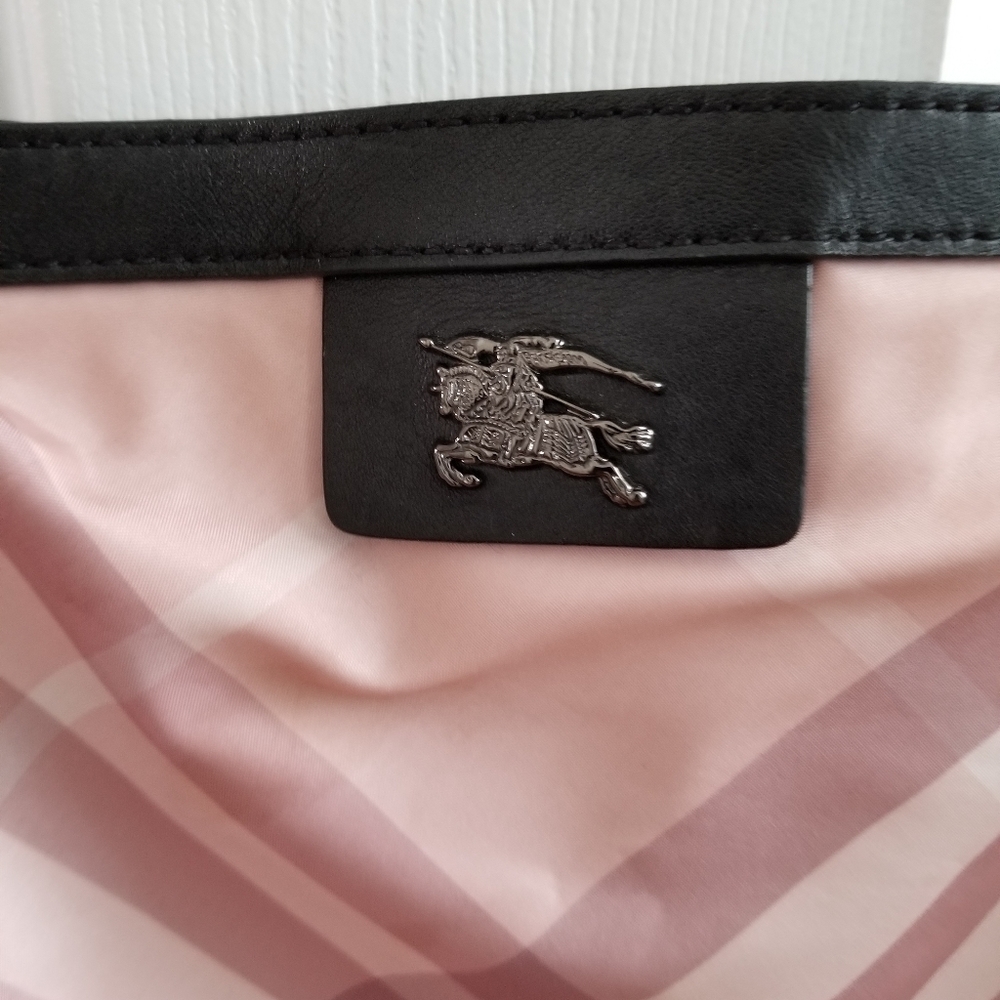 Authentic Burberry tote - Picture 2 of 5